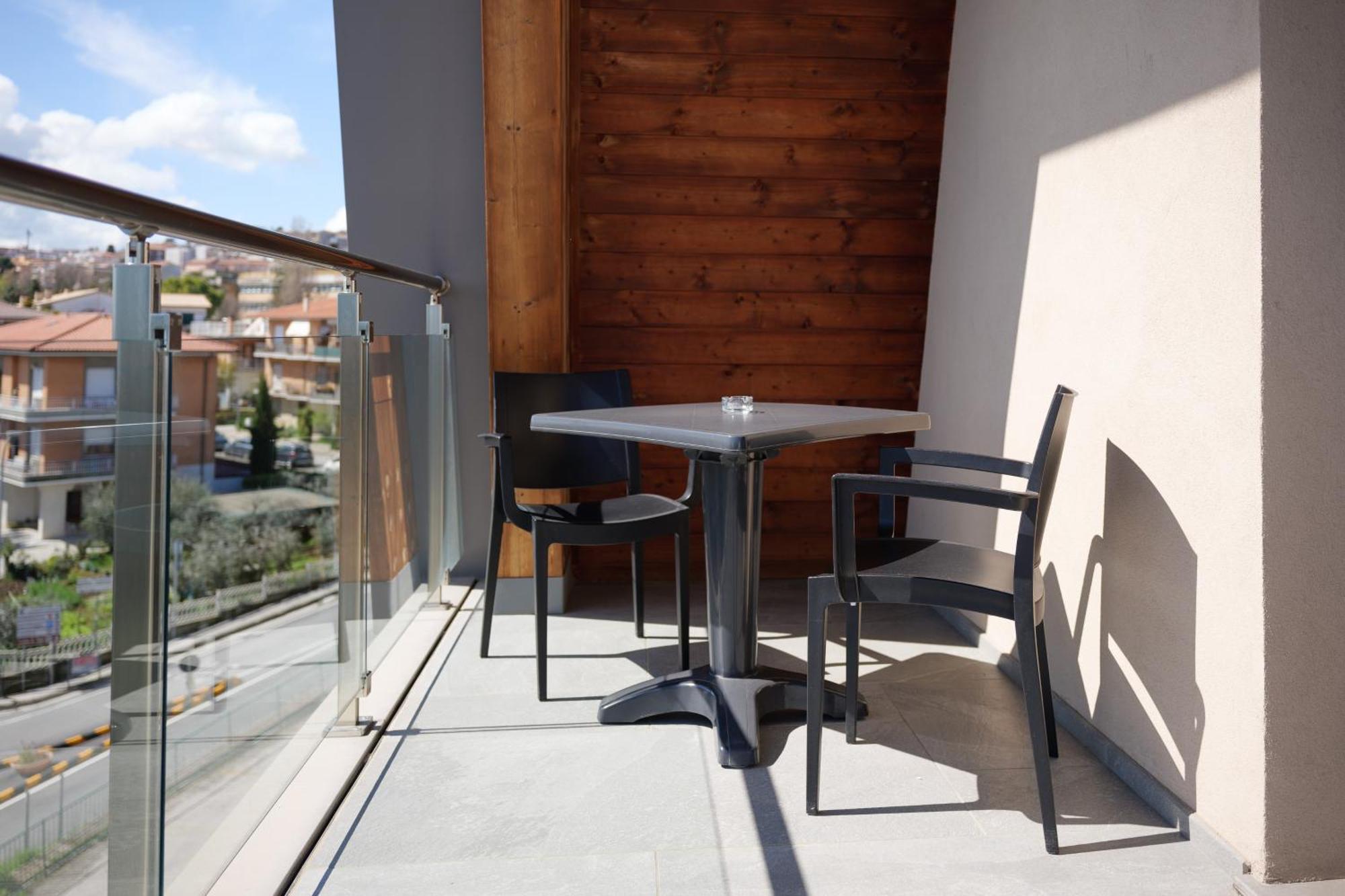 Hotel Ristorante Da Tonino Recanati Exterior photo