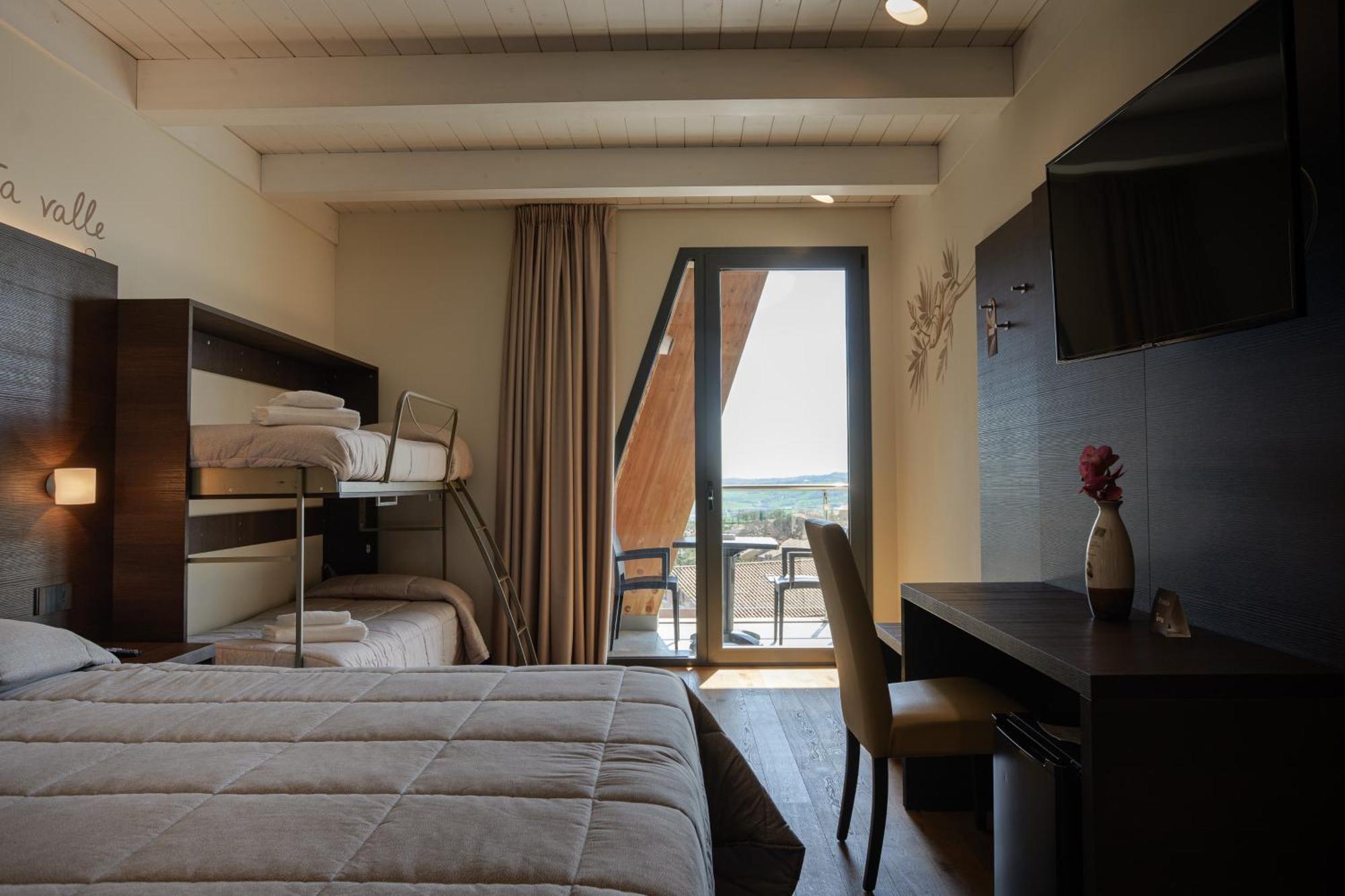 Hotel Ristorante Da Tonino Recanati Exterior photo