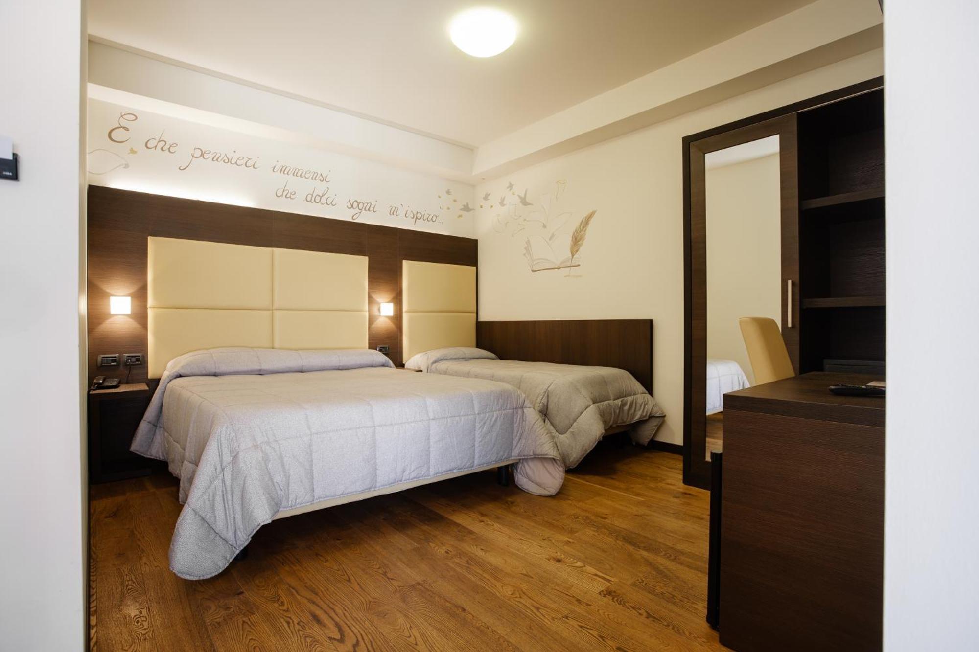 Hotel Ristorante Da Tonino Recanati Exterior photo